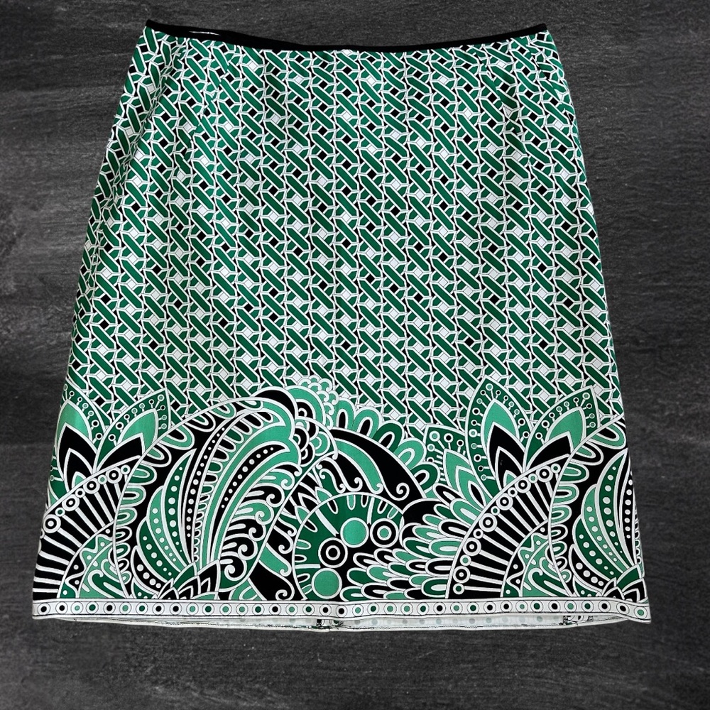 T Tahari lightweight cotton green geometric pattern skirt